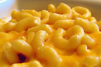 Melting Magic: Cheddar & Gruyère Mac and Cheese Delight